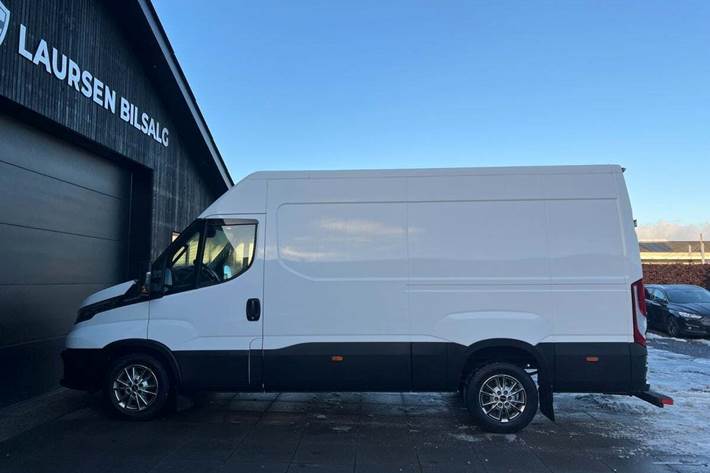 Hvid Iveco Daily fra 2022
