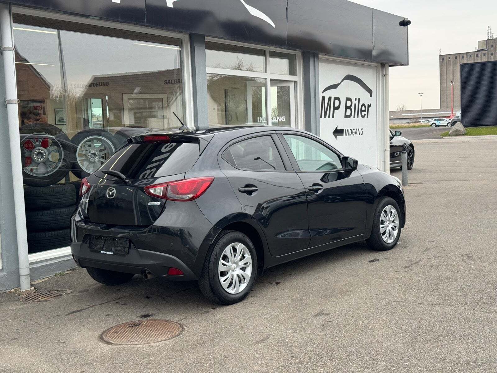 Sort Mazda 2 fra 2015