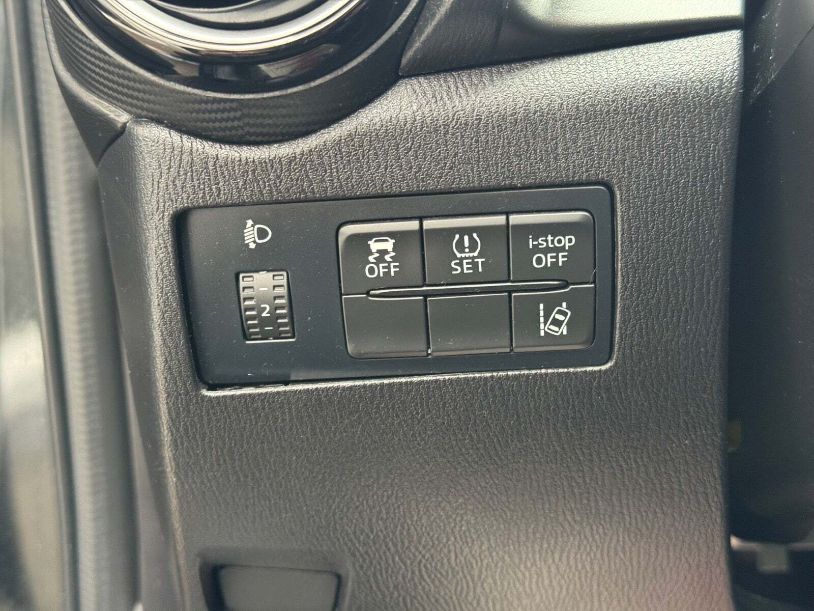 Sort Mazda 2 fra 2015