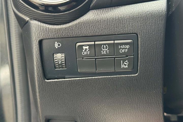Sort Mazda 2 fra 2015