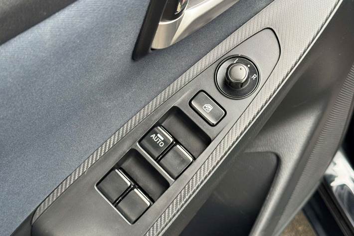 Sort Mazda 2 fra 2015