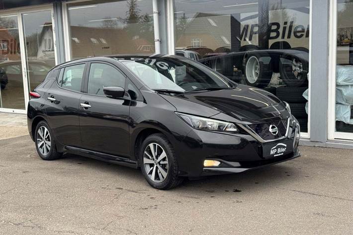 Sort Nissan Leaf fra 2021
