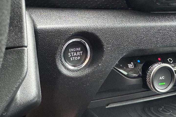 Grå Citroën C4 fra 2021