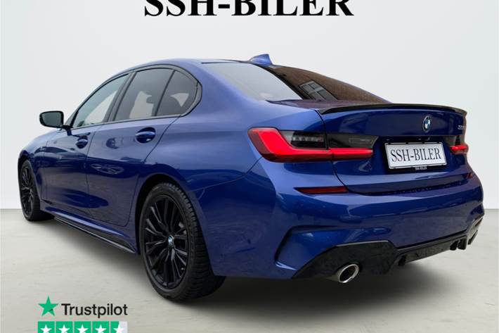 Blå BMW 330i fra 2019