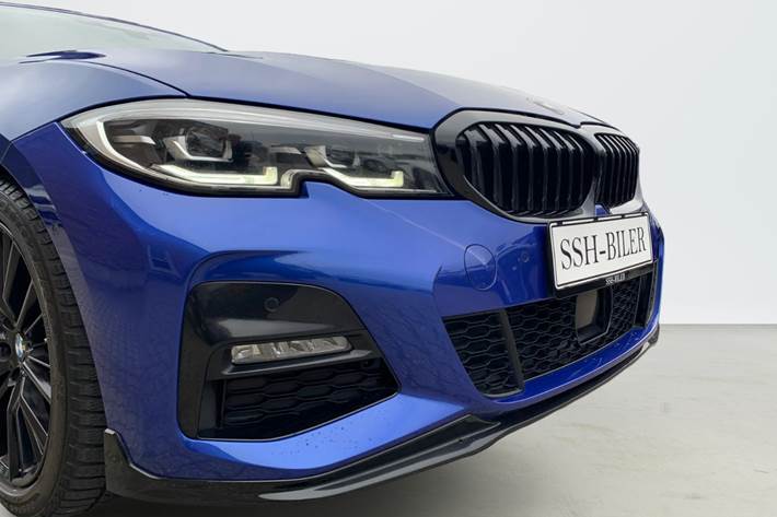 Blå BMW 330i fra 2019