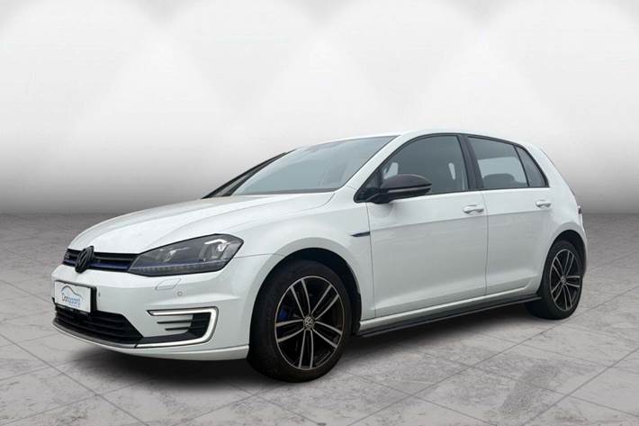 Hvid VW Golf VII fra 2016