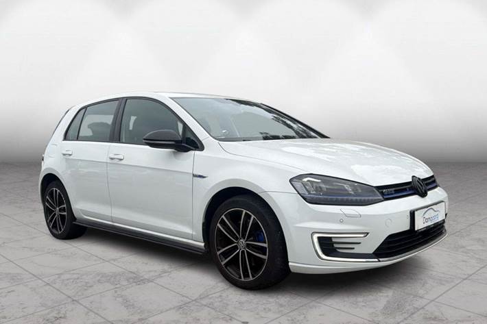 Hvid VW Golf VII fra 2016