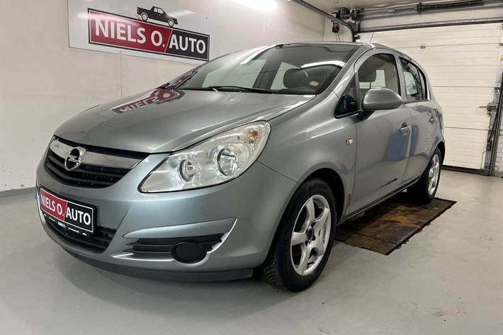 Sølv Opel Corsa fra 2010