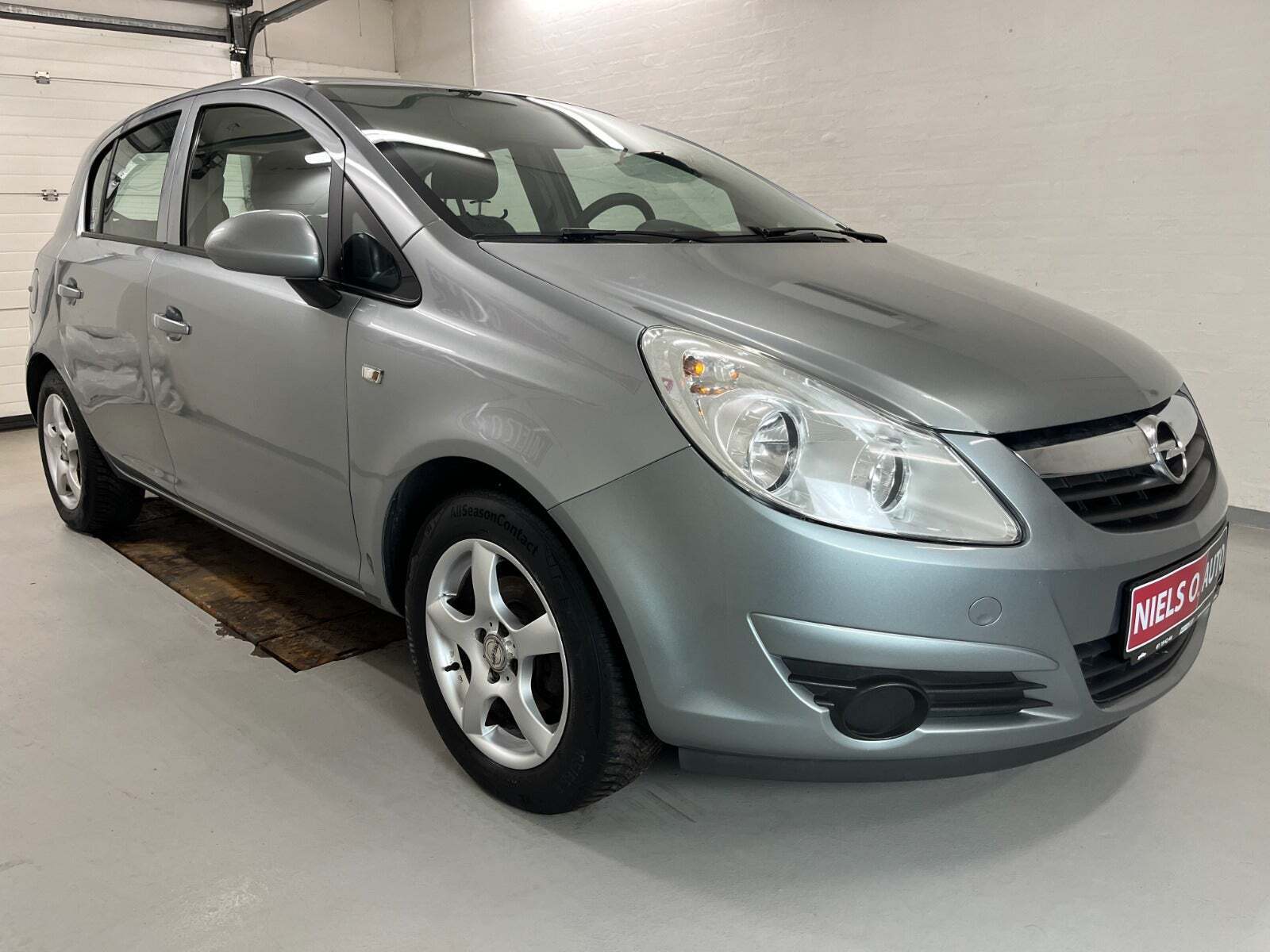 Sølv Opel Corsa fra 2010