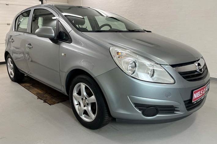 Sølv Opel Corsa fra 2010