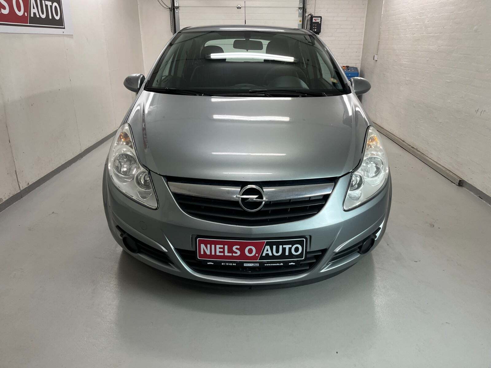 Sølv Opel Corsa fra 2010
