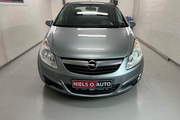 Sølv Opel Corsa fra 2010