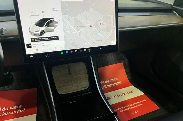 Hvid Tesla Model 3 fra 2019