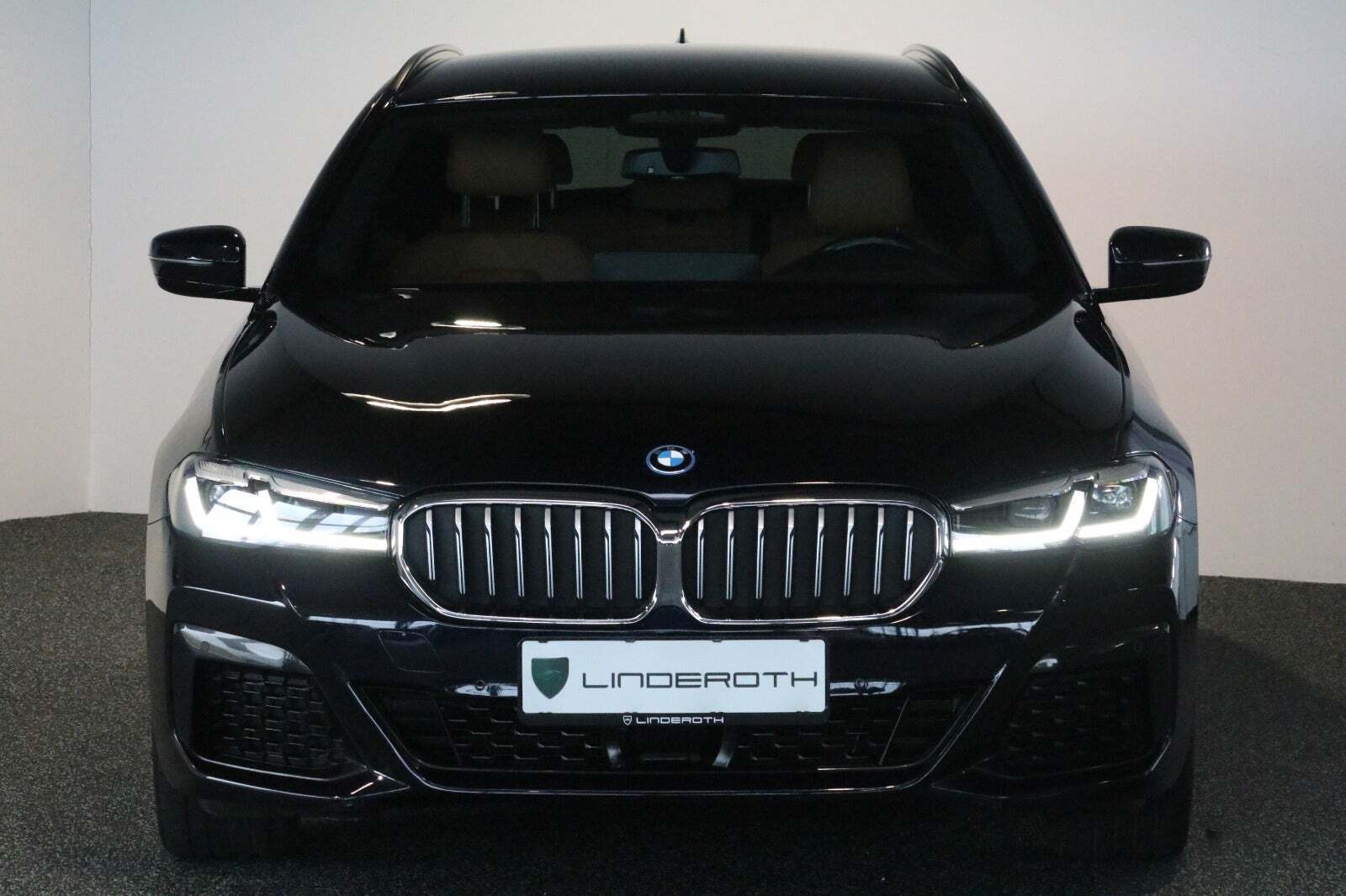Sort BMW 530e fra 2022