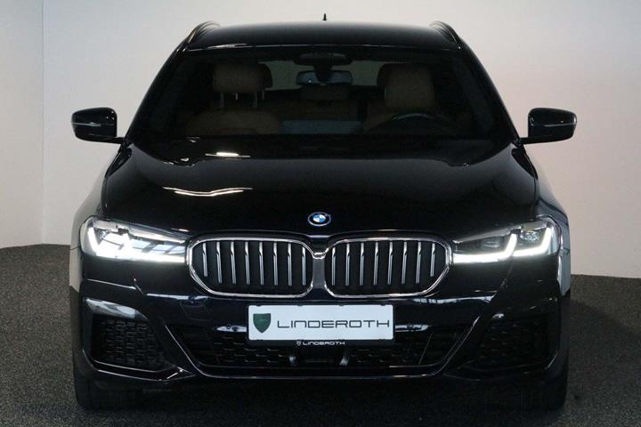 Sort BMW 530e fra 2022