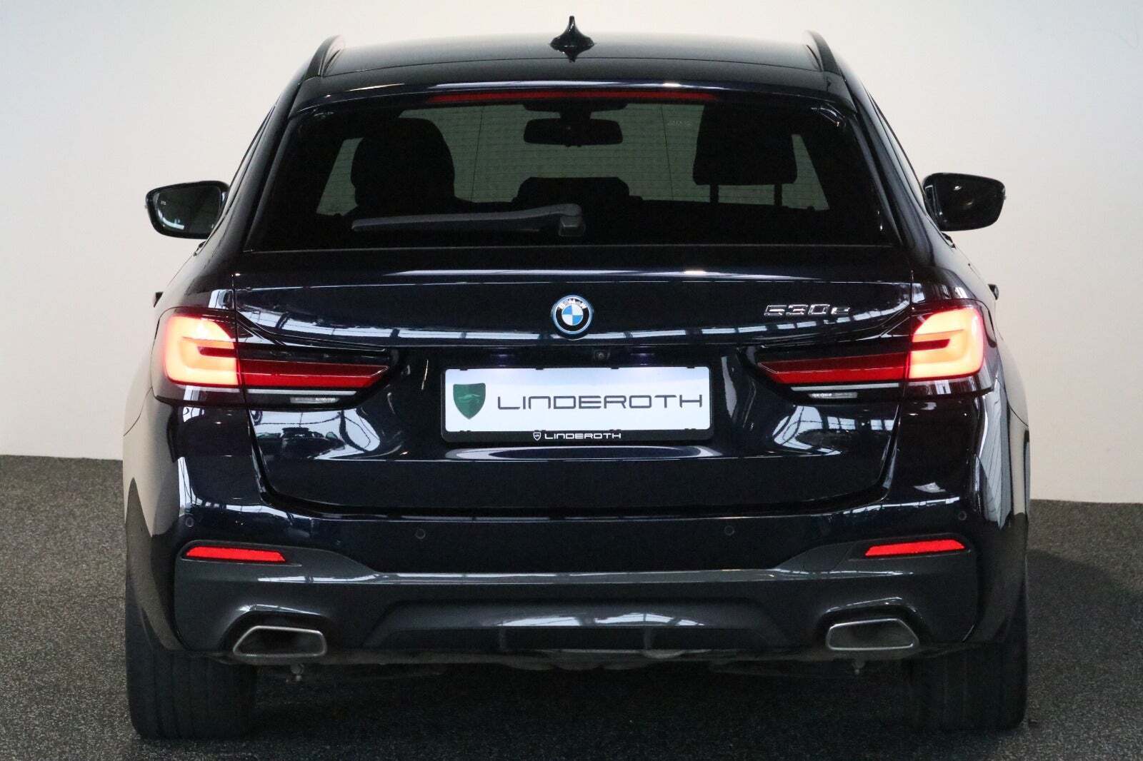 Sort BMW 530e fra 2022