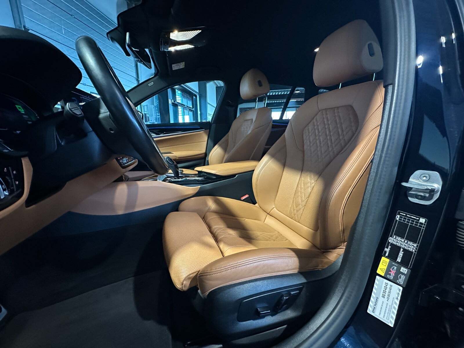 Sort BMW 530e fra 2022