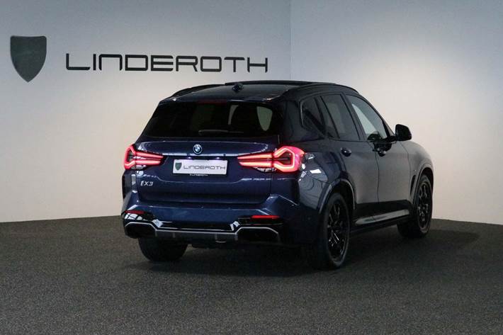 Blå BMW iX3 fra 2023