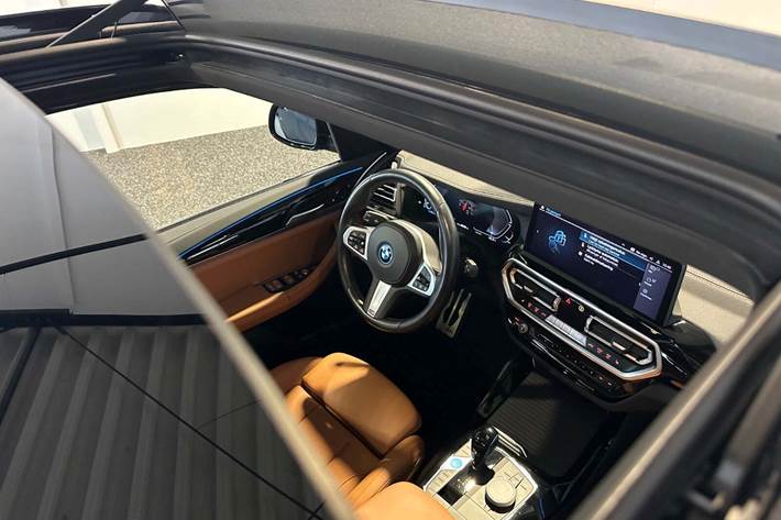 Blå BMW iX3 fra 2023