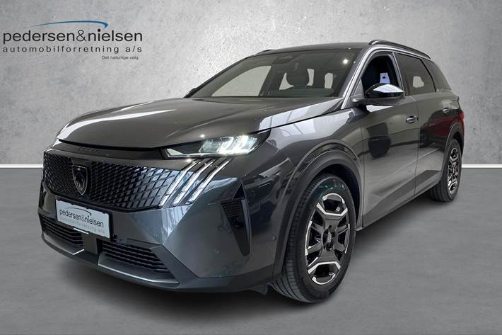 Grå Peugeot e-5008 fra 2025 set udefra