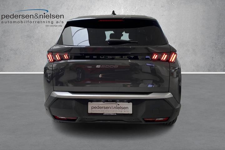 Grå Peugeot e-5008 fra 2025