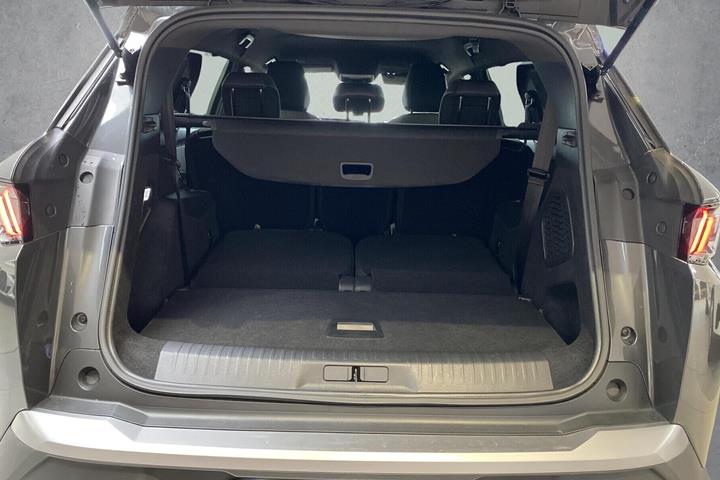 Grå Peugeot e-5008 fra 2025
