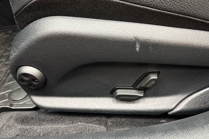 Sort Mercedes C300 e fra 2020