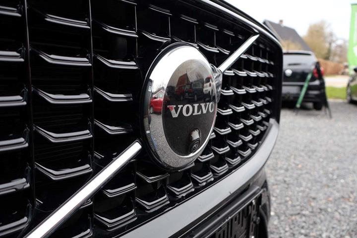 Sort Volvo XC60 fra 2023