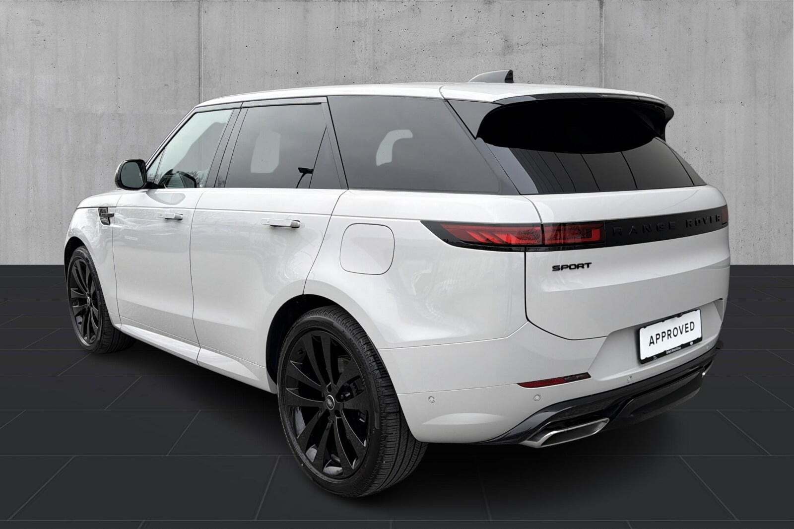 Grå Land Rover Range Rover sport fra 2025