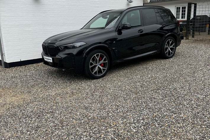 Sort BMW X5 fra 2023