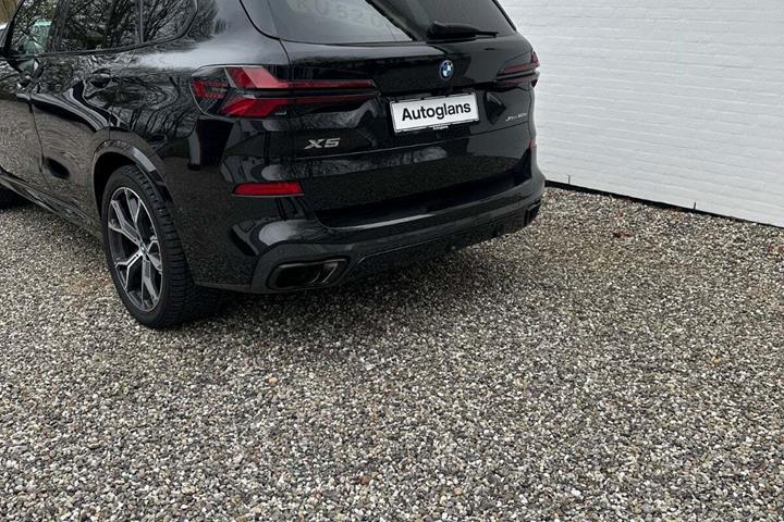 Sort BMW X5 fra 2023