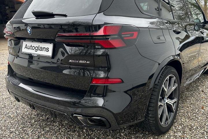 Sort BMW X5 fra 2023