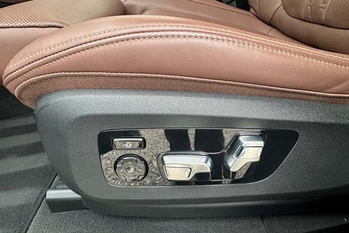 Sort BMW X5 fra 2023