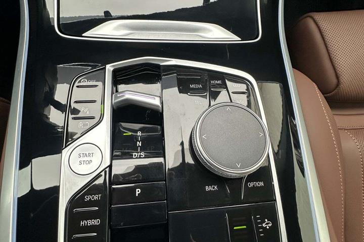Sort BMW X5 fra 2023