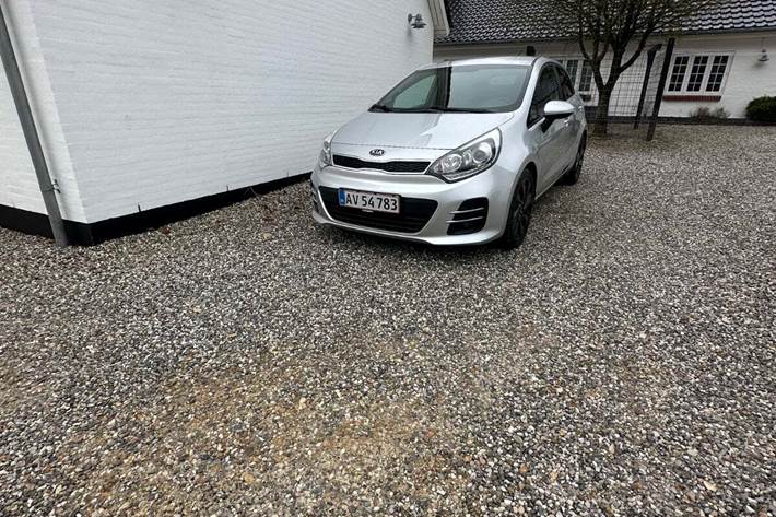 Sølv Kia Rio fra 2015