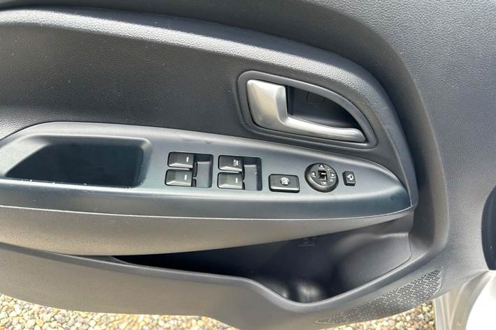 Sølv Kia Rio fra 2015