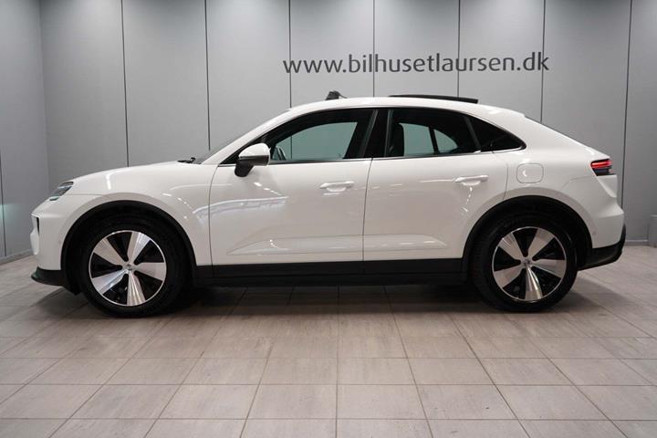 Hvid Porsche Macan fra 2025