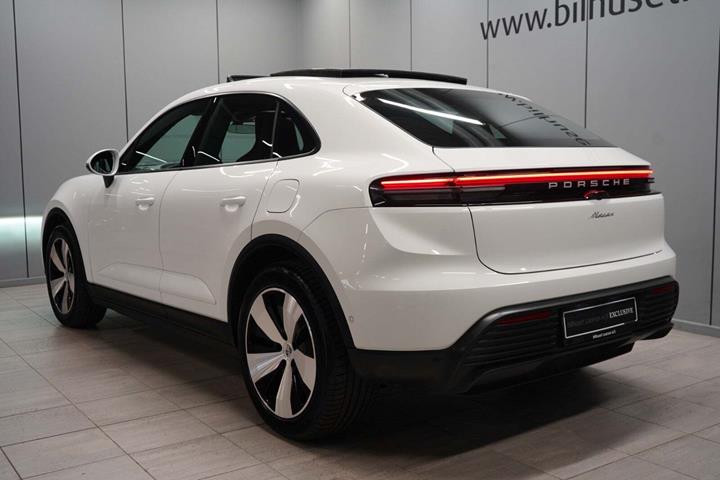 Hvid Porsche Macan fra 2025