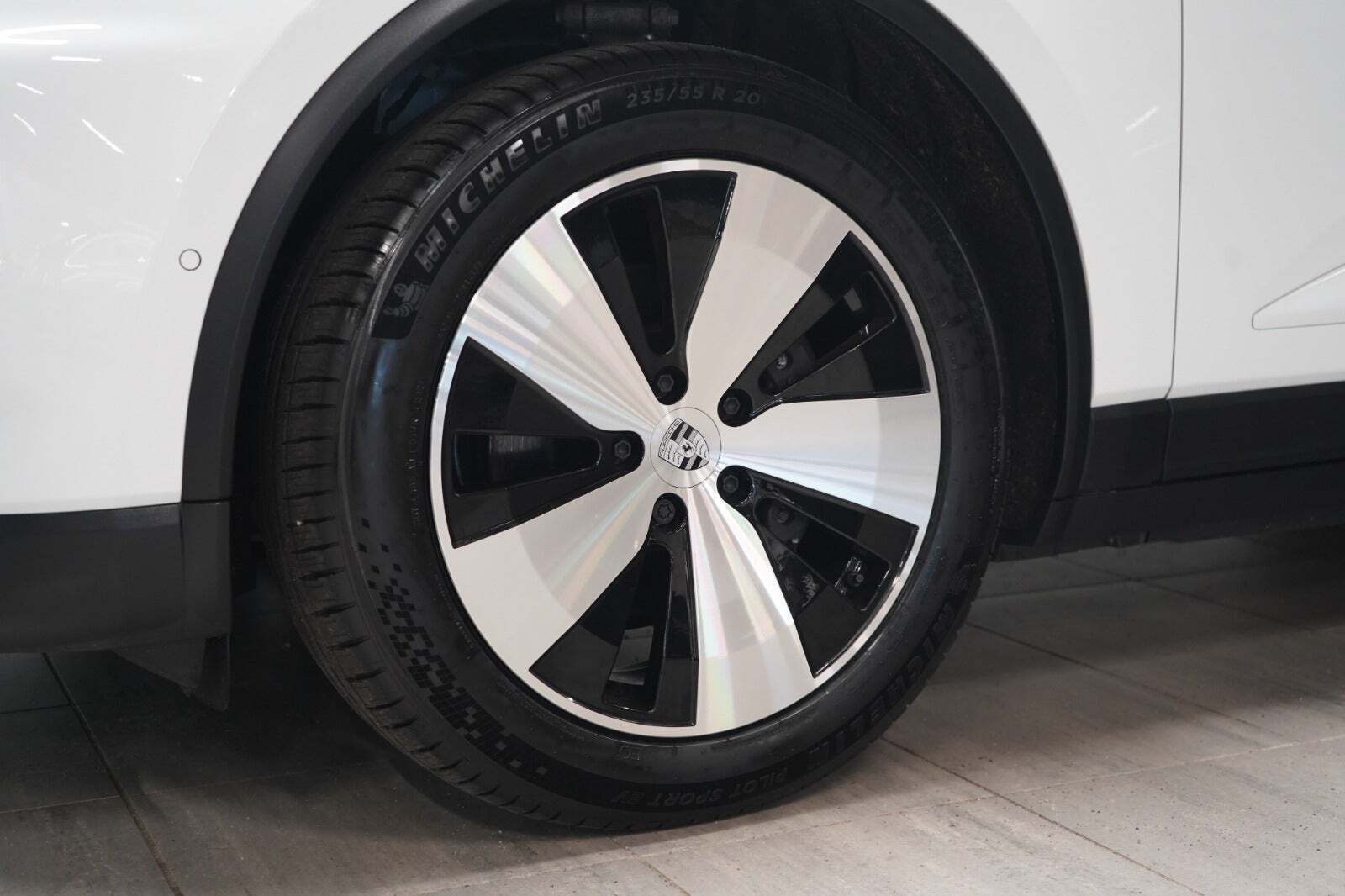 Hvid Porsche Macan fra 2025