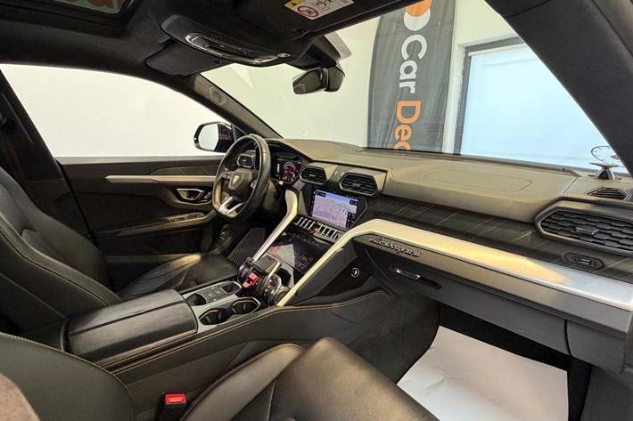 Blå Lamborghini Urus fra 2019