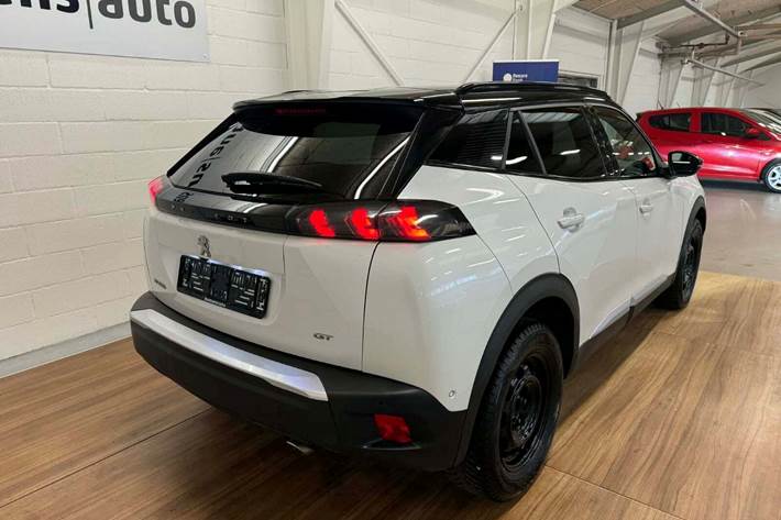 Hvid Peugeot 2008 fra 2023