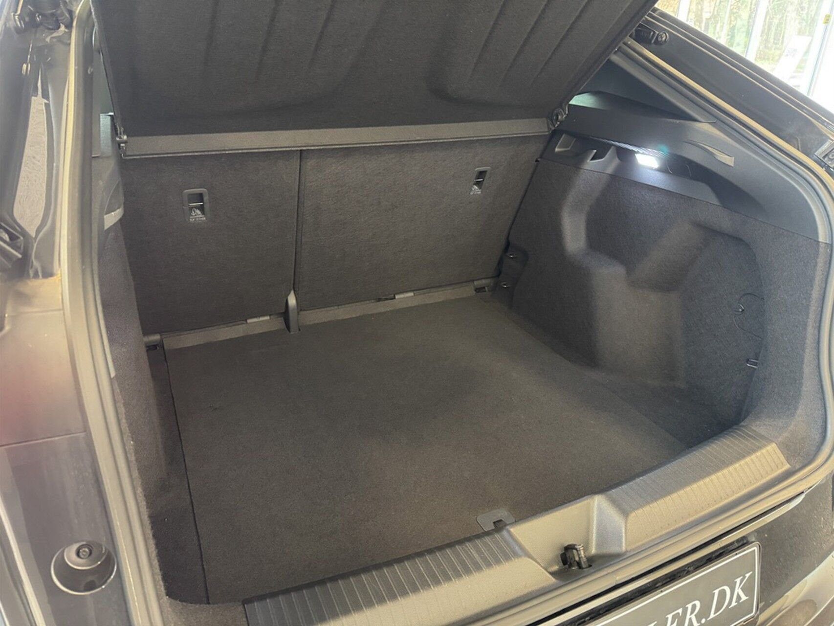 Grå Cupra Tavascan fra 2025