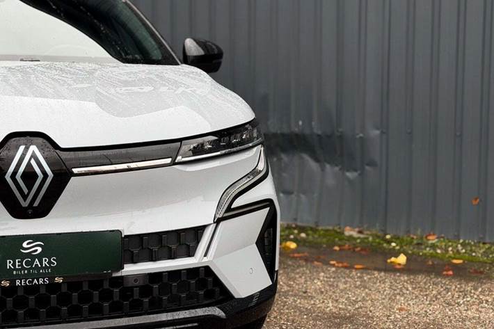 Grå Renault Megane E-Tech fra 2023