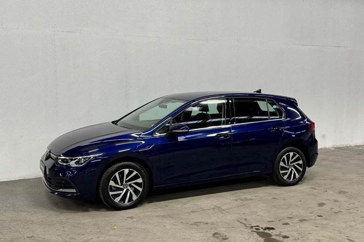 Blå VW Golf VIII fra 2022