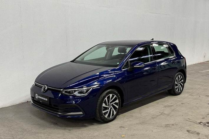 Blå VW Golf VIII fra 2022