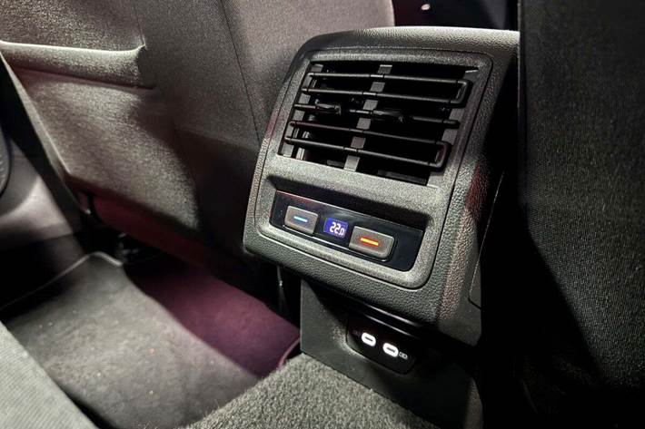 Blå VW Golf VIII fra 2022