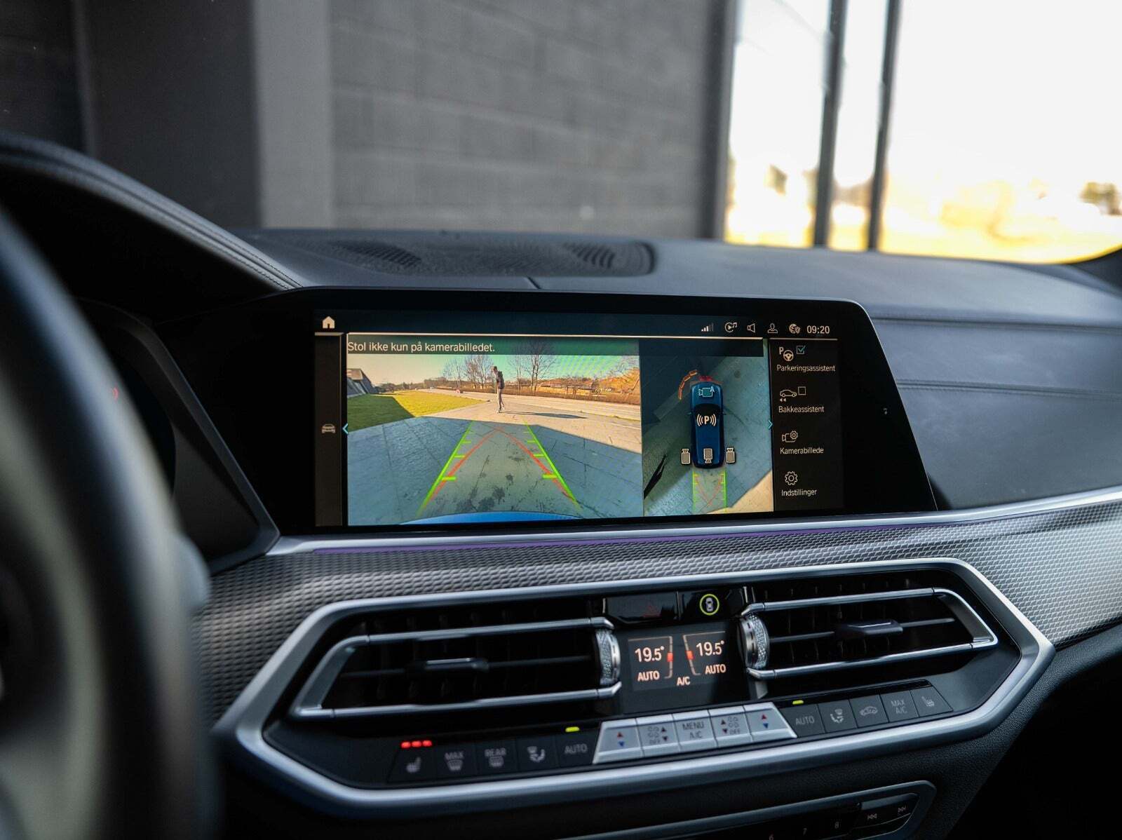 Blå BMW X5 fra 2021