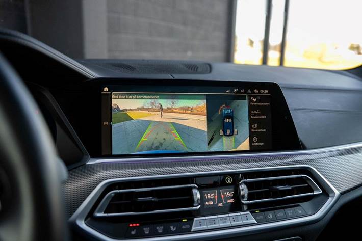 Blå BMW X5 fra 2021