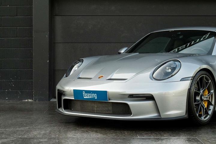 Sølv Porsche 911 GT3 fra 2023