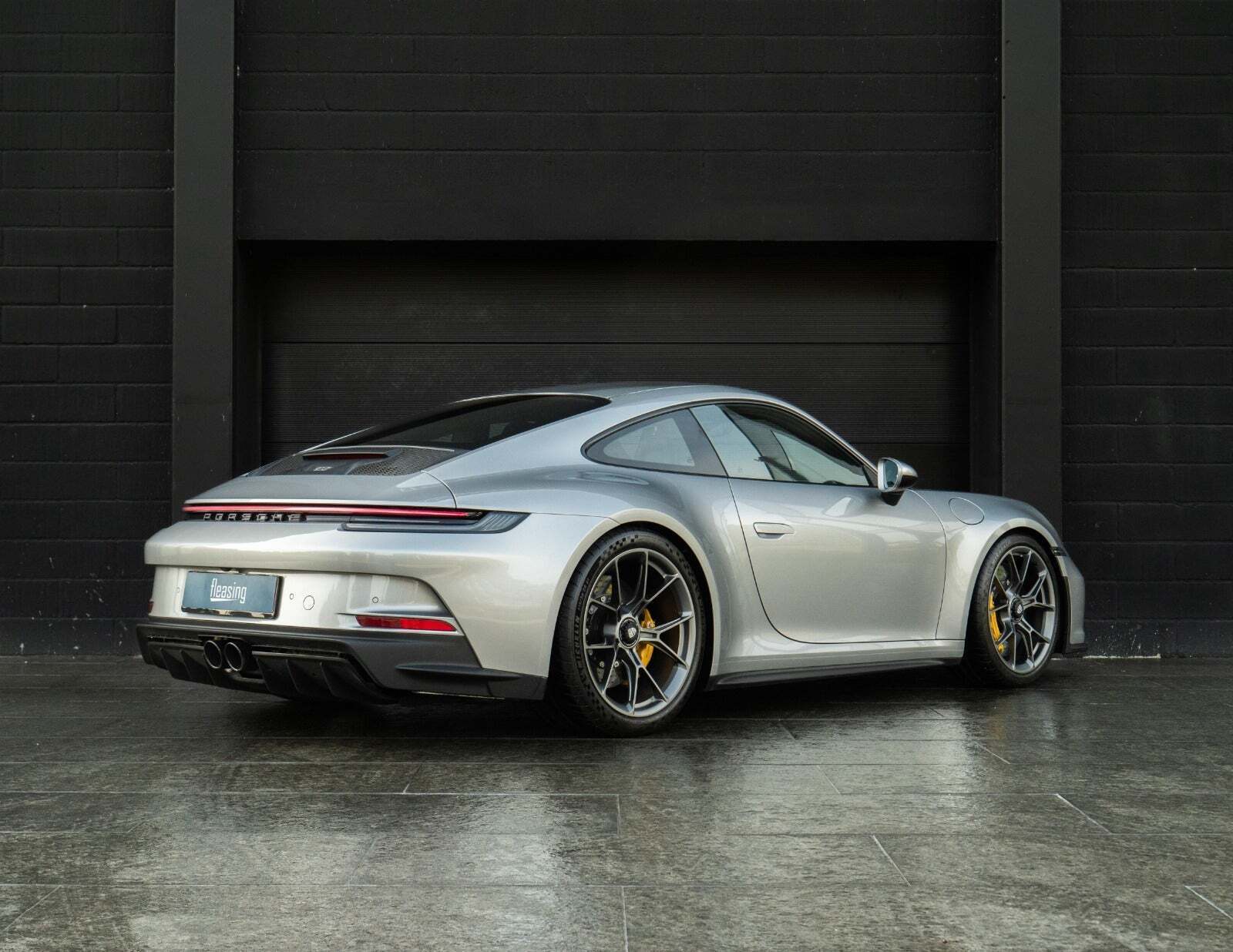 Sølv Porsche 911 GT3 fra 2023